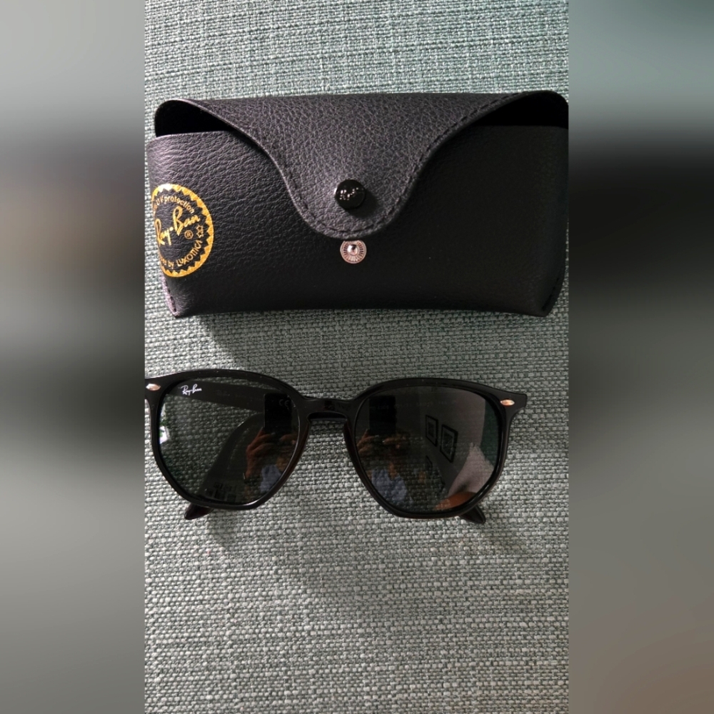 Ray-Ban Black Sunglasses with Case